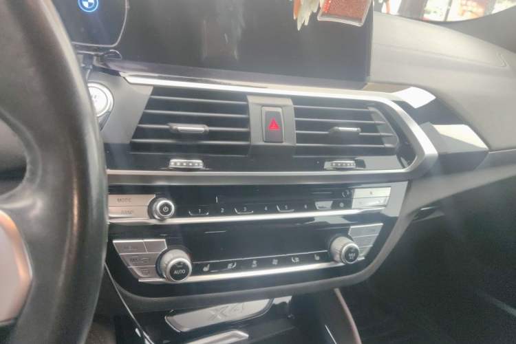 Used BMW X4 2019 xDrive25i M Sport Package Audio And AC Panel