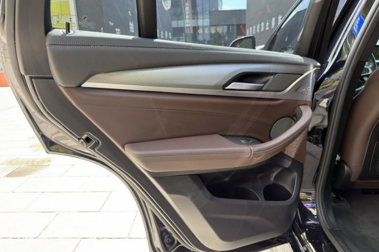 Used BMW X4 2019 xDrive30i M Sport Package Interior 13