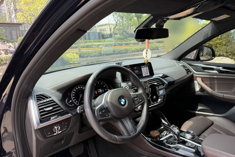 Used BMW X4 2019 xDrive25i M Sport Package Interior 4