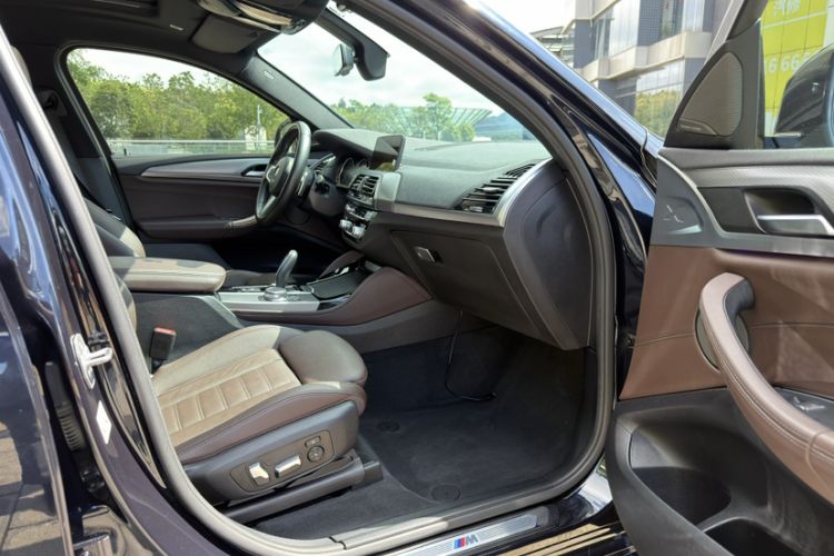 Used BMW X4 2019 xDrive30i M Sport Package Interior 5