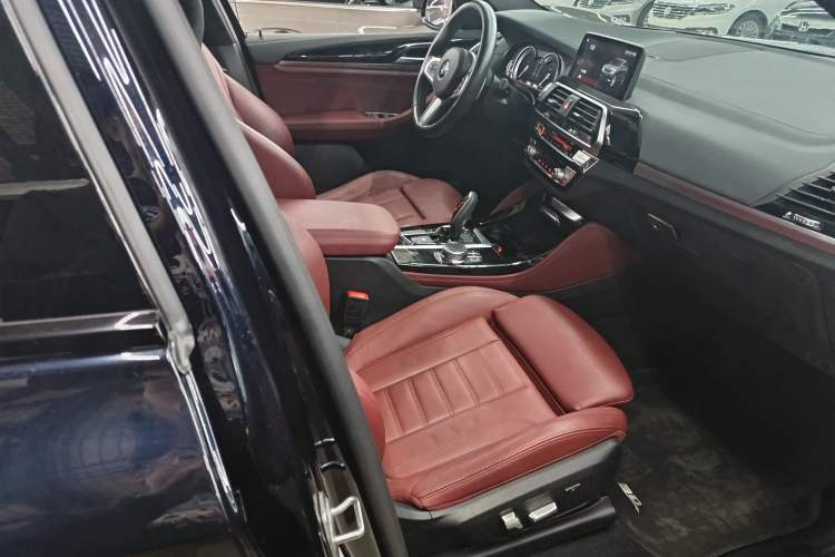 Used BMW X4 2019 xDrive25i M Sport Package Interior 5