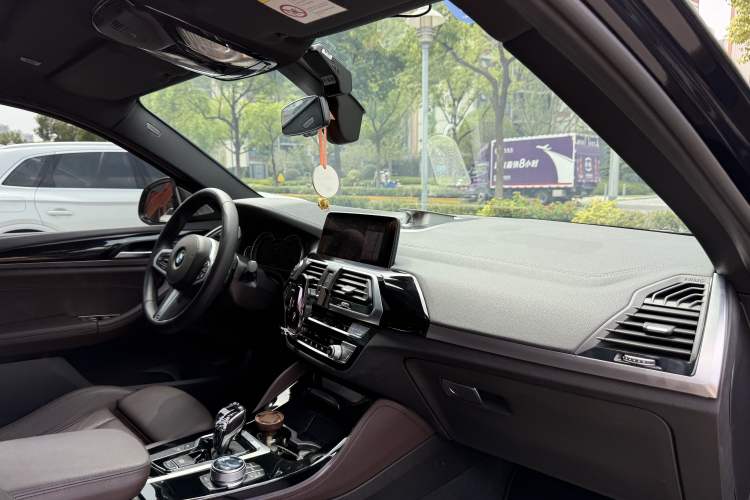 Used BMW X4 2019 xDrive25i M Sport Package Interior 6