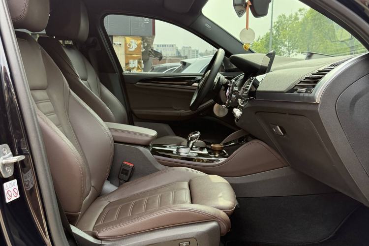 Used BMW X4 2019 xDrive25i M Sport Package Interior 7