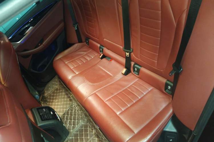 Used BMW X4 2019 xDrive25i M Sport Package Left Rear Seat