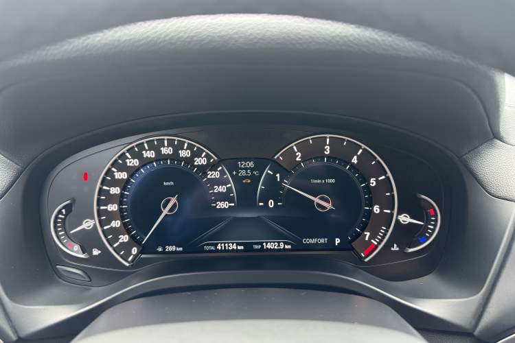 Used BMW X4 2019 xDrive25i M Sport Package Odometer Close Up