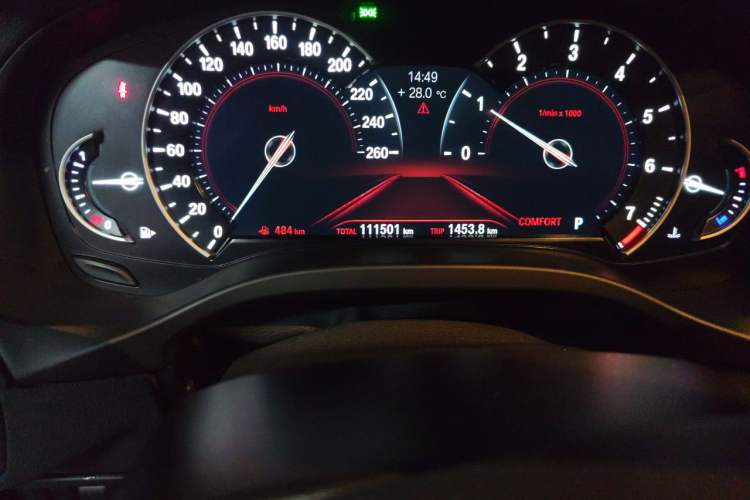 Used BMW X4 2019 xDrive25i M Sport Package Odometer Close Up