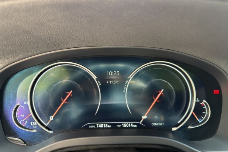 Used BMW X4 2019 xDrive30i M Sport Package Odometer Close Up