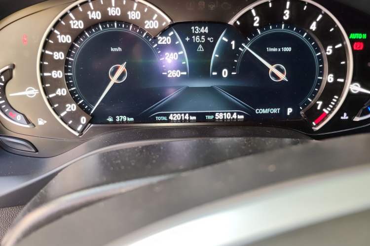 Used BMW X4 2019 xDrive25i M Sport Package Odometer Close Up