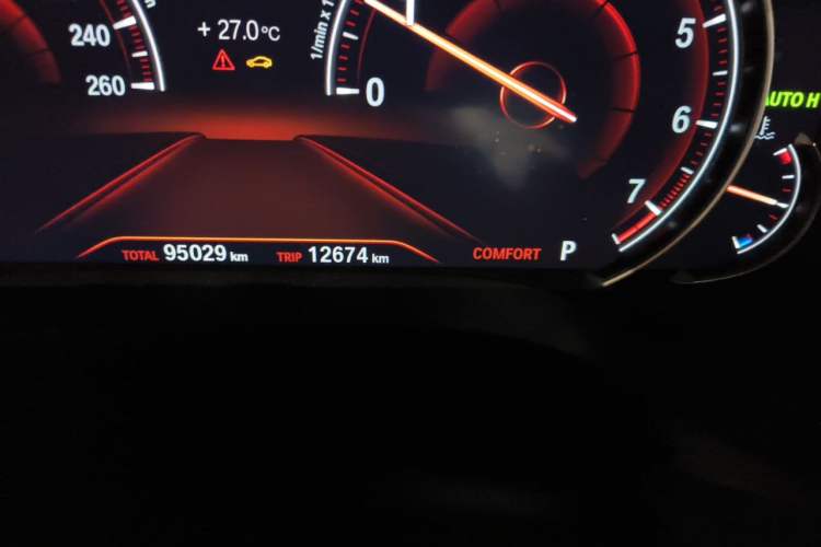 Used BMW X4 2019 xDrive25i M Sport Package Odometer Close Up