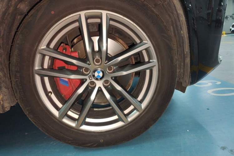 Used BMW X4 2019 xDrive25i M Sport Package Right Front Wheel Hub