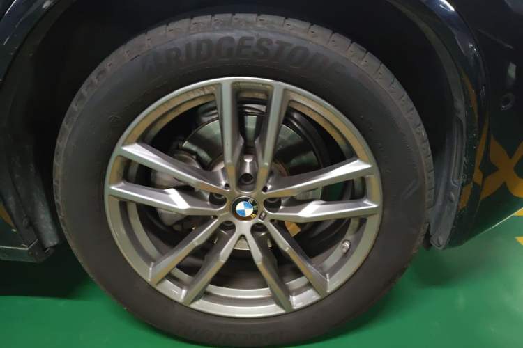 Used BMW X4 2019 xDrive25i M Sport Package Right Front Wheel Hub