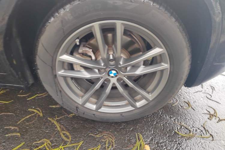 Used BMW X4 2019 xDrive25i M Sport Package Right Front Wheel Hub