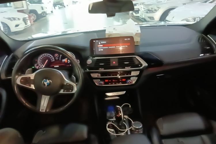 Used BMW X4 2019 xDrive25i M Sport Package Center Console