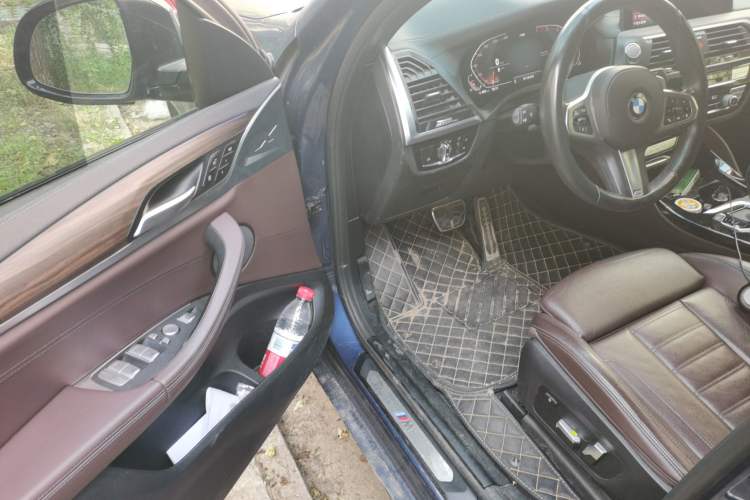 Used BMW X4 2019 xDrive25i M Sport Package Interior 3