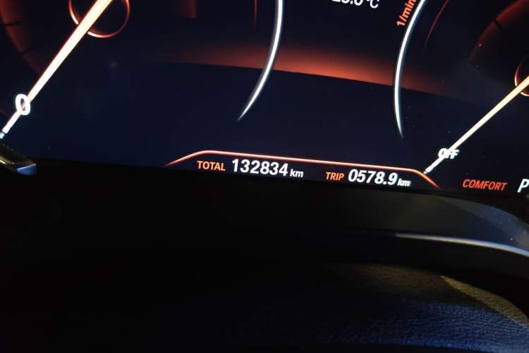 Used BMW X4 2019 xDrive25i M Sport Package Odometer Close Up