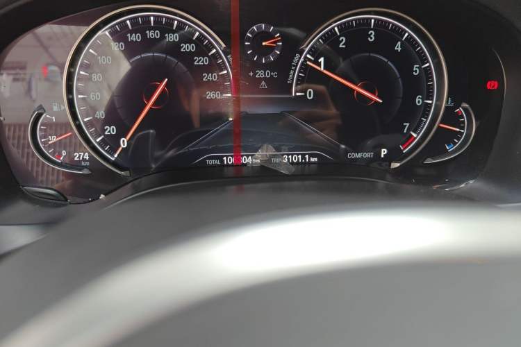 Used BMW X4 2019 xDrive25i M Sport Package Odometer Close Up