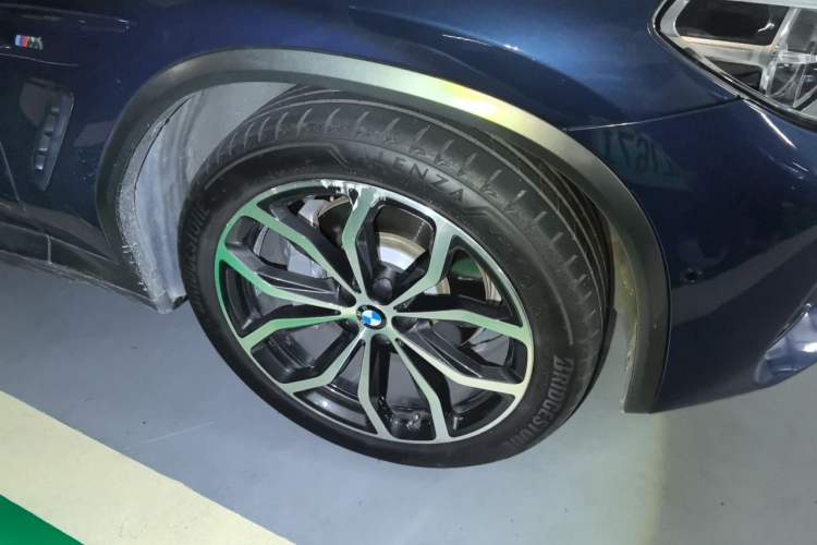 Used BMW X4 2019 xDrive25i M Sport Package Right Front Wheel Hub