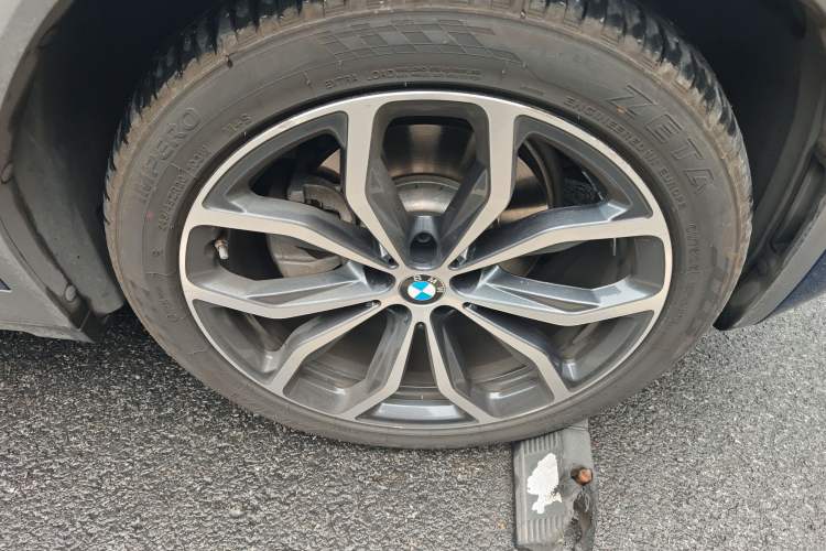 Used BMW X4 2019 xDrive25i M Sport Package Right Front Wheel Hub