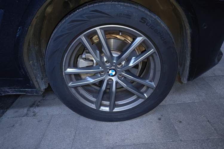 Used BMW X4 2019 xDrive25i M Sport Package Right Front Wheel Hub