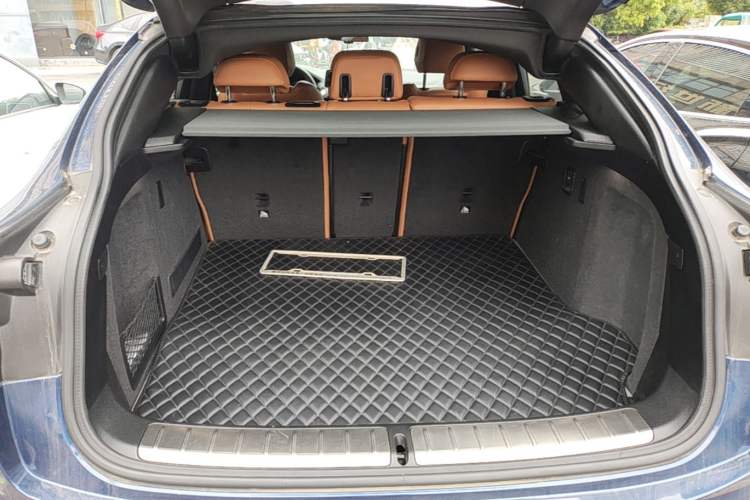 Used BMW X4 2019 xDrive25i M Sport Package Trunk