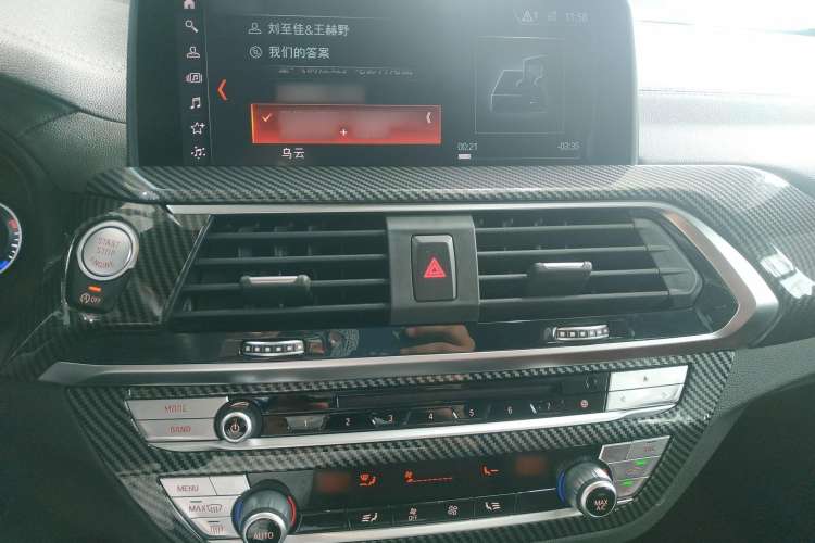 Used BMW X4 2019 xDrive25i M Sport Package Interior 4