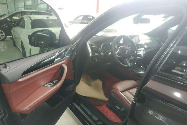 Used BMW X4 2019 xDrive25i M Sport Package Interior 7