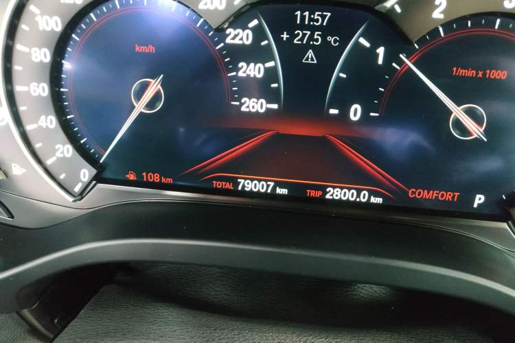 Used BMW X4 2019 xDrive25i M Sport Package Odometer Close Up