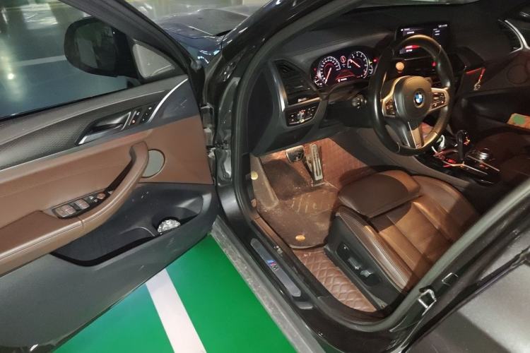 Used BMW X4 2019 xDrive25i M Sport Package Interior 3