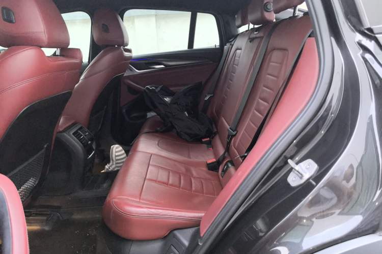 Used BMW X4 2019 xDrive25i M Sport Package Interior 4