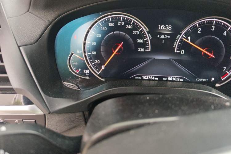 Used BMW X4 2019 xDrive25i M Sport Package Odometer Close Up