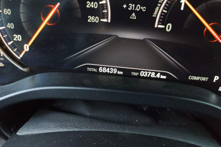 Used BMW X4 2019 xDrive30i M Sport Package Odometer Close Up