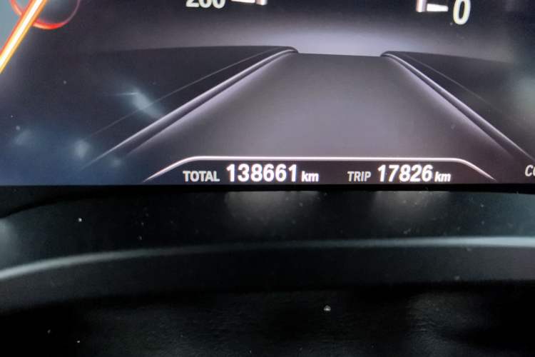 Used BMW X4 2019 xDrive25i M Sport Package Odometer Close Up