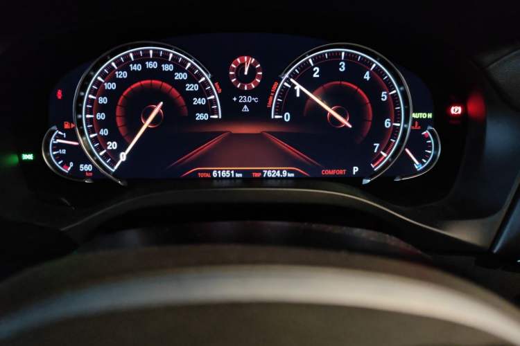 Used BMW X4 2019 xDrive25i M Sport Package Odometer Close Up