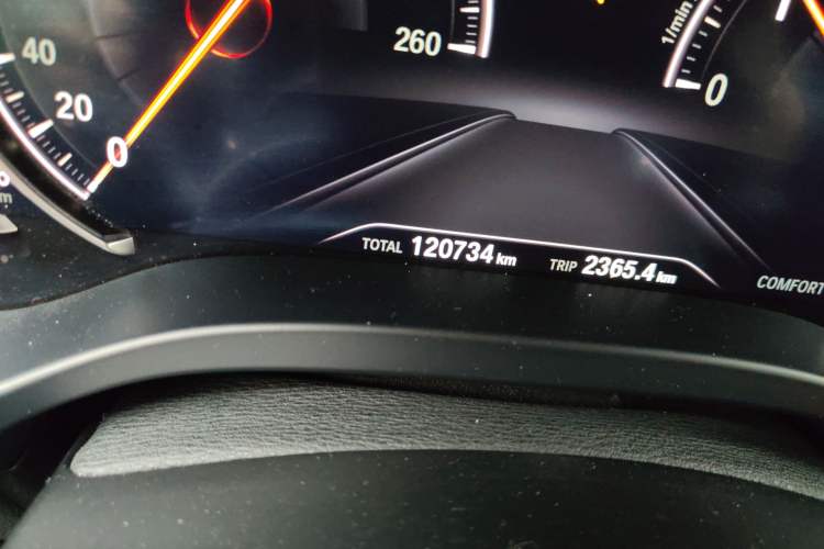 Used BMW X4 2019 xDrive30i M Sport Package Odometer Close Up