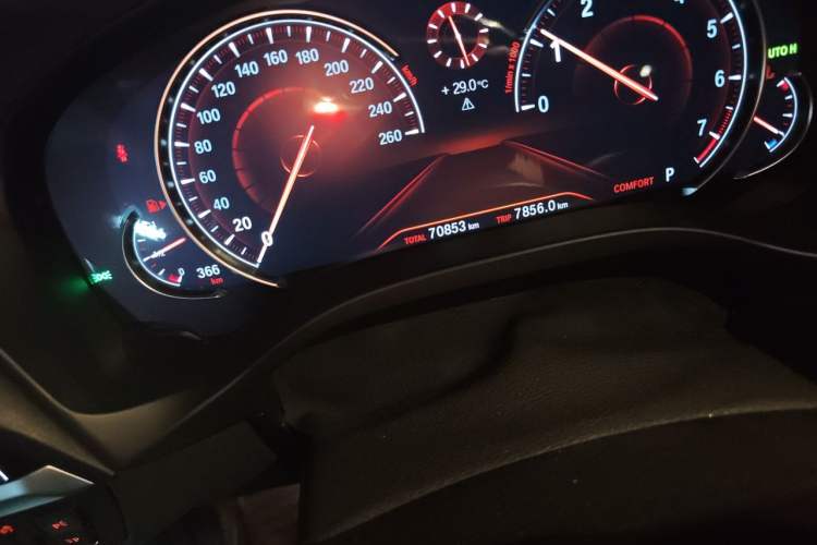 Used BMW X4 2019 xDrive25i M Sport Package Odometer Close Up