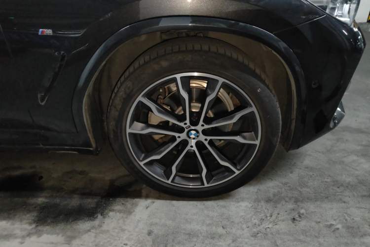 Used BMW X4 2019 xDrive25i M Sport Package Right Front Wheel Hub