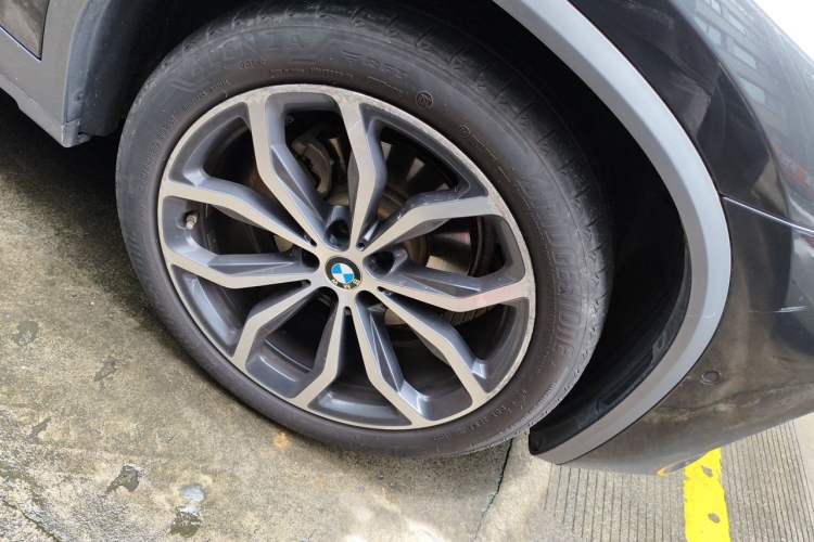 Used BMW X4 2019 xDrive25i M Sport Package Right Front Wheel Hub