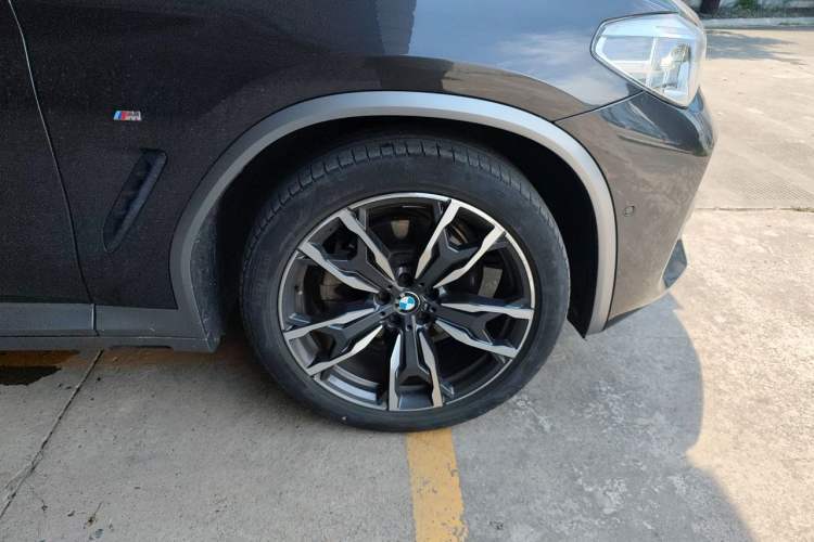Used BMW X4 2019 xDrive25i M Sport Package Right Front Wheel Hub
