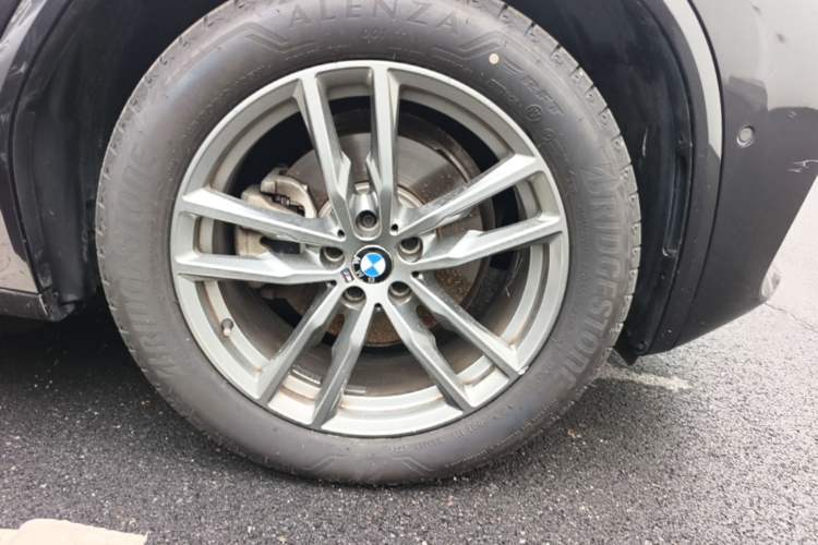 Used BMW X4 2019 xDrive25i M Sport Package Right Front Wheel Hub