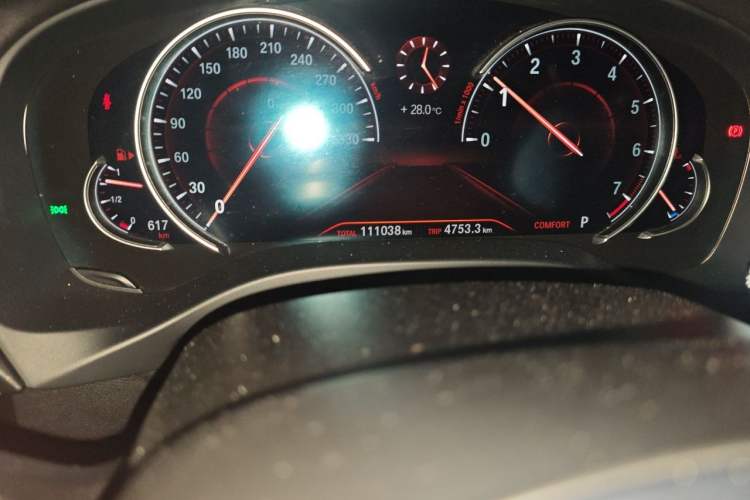 Used BMW X4 2019 xDrive25i M Sport Package Odometer Close Up