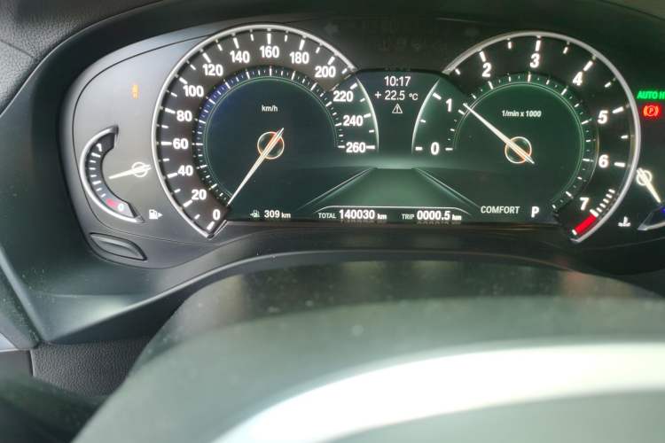 Used BMW X4 2019 xDrive25i M Sport Package Odometer Close Up