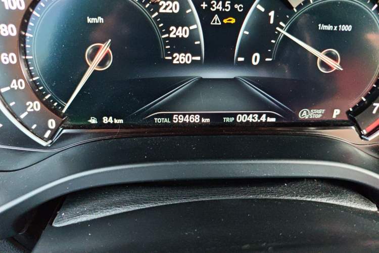 Used BMW X4 2019 xDrive25i M Sport Package Odometer Close Up