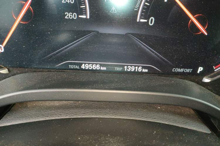 Used BMW X4 2019 xDrive25i M Sport Package Odometer Close Up