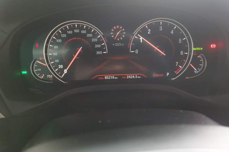 Used BMW X4 2019 xDrive30i M Sport Package Odometer Close Up