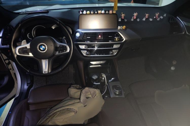 Used BMW X4 2019 xDrive25i M Sport Package Center Console