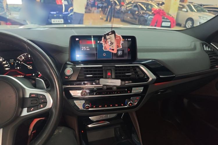 Used BMW X4 2019 xDrive25i M Sport Package Center Console