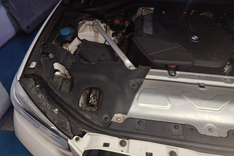 Used BMW X4 2019 xDrive25i M Sport Package Engine Bay Right