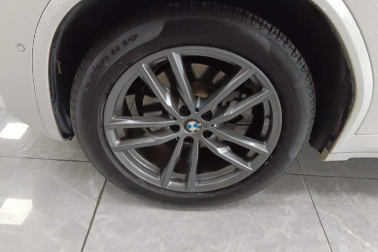 Used BMW X4 2019 xDrive25i M Sport Package Exterior 4