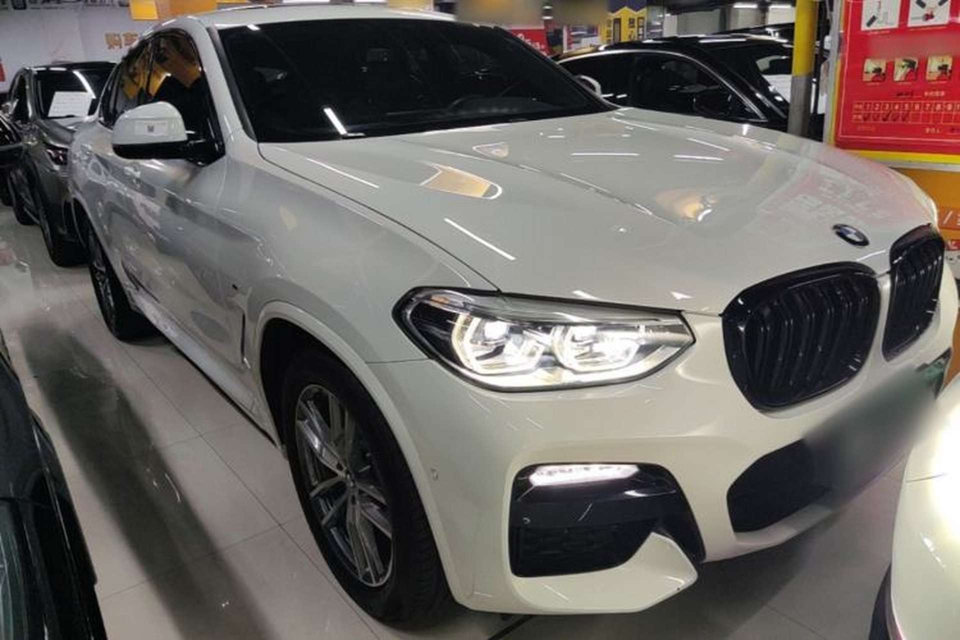 Used BMW X4 2019 xDrive25i M Sport Package Front Right 45 Deg