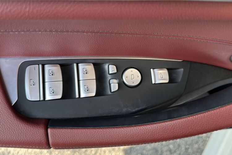 Used BMW X4 2019 xDrive25i M Sport Package Interior 10